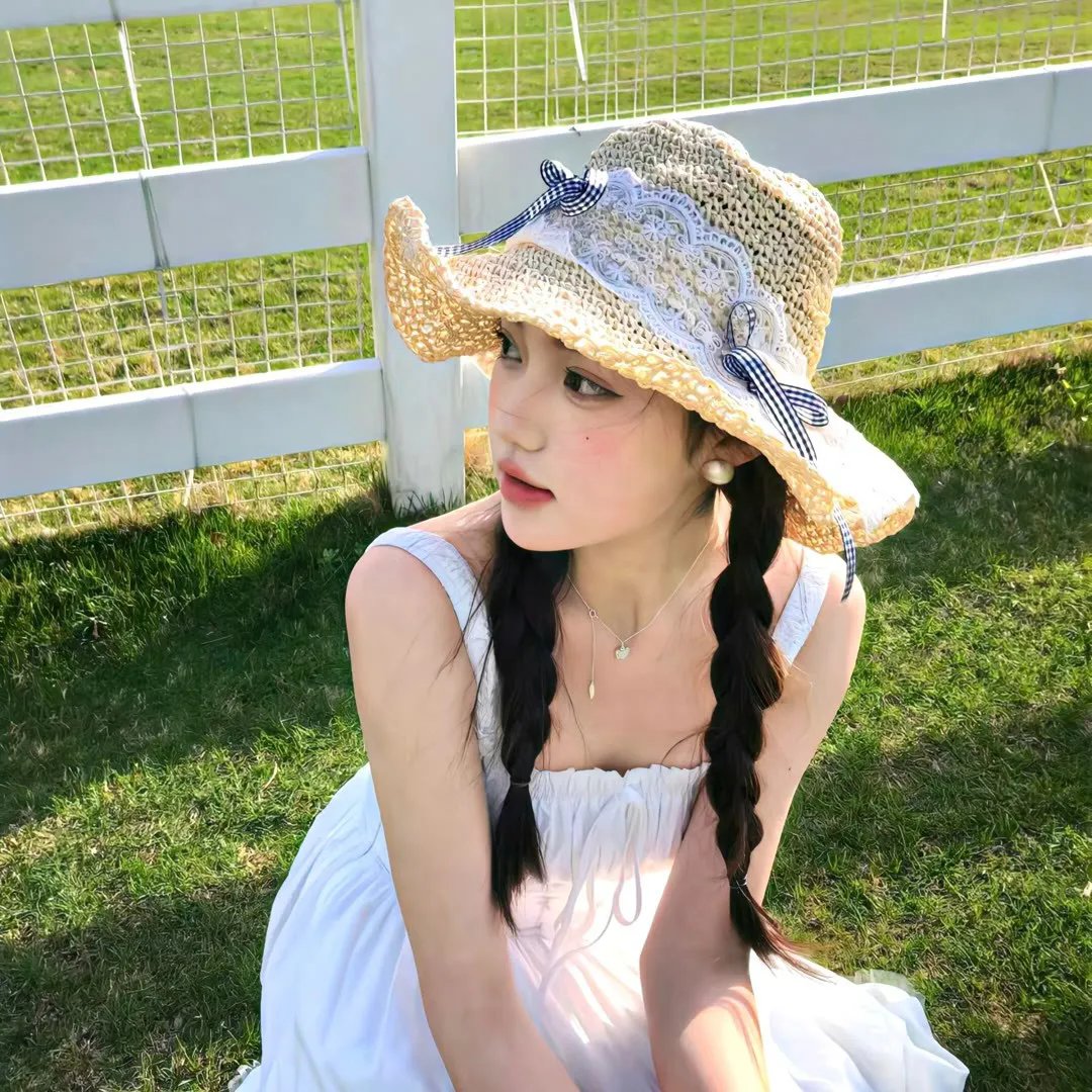 出墙红杏两家春